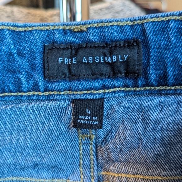 Free Assembly Rolled Cuff High Waist Denim Shorts - Picture 6 of 9